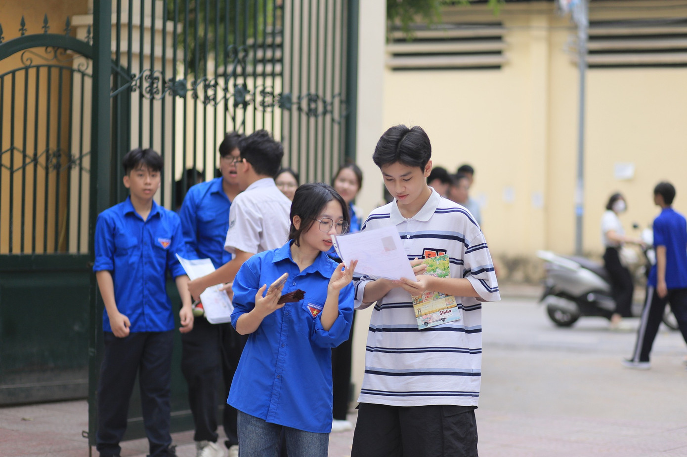 Thí sinh tại điểm thi THPT Nguyễn Thị Minh Khai. (Ảnh: Hiền Vũ)