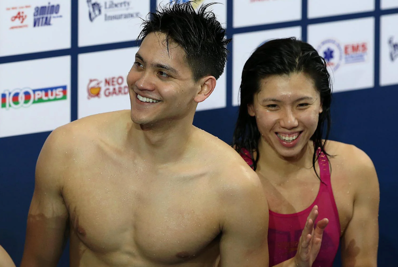 Schooling và nữ VĐV Amanda Lim. (Ảnh: The Straits Times) Schooling và nữ VĐV Amanda Lim. (Ảnh: The Straits Times)