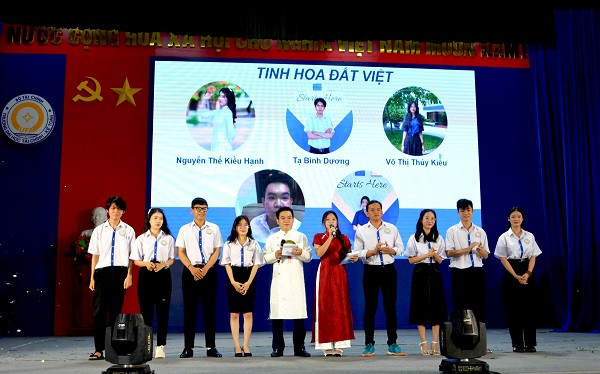 Phần giới thiệu thành viên của đội Tinh hoa Đất Việt (trường ĐH Tài chính - Kế toán).