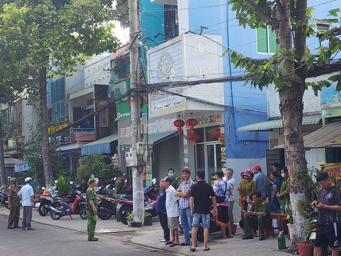 Lực lượng chức năng có mặt tại hiện trường. (Ảnh: Tin tức Tiền Giang) Lực lượng chức năng có mặt tại hiện trường. (Ảnh: Tin tức Tiền Giang)