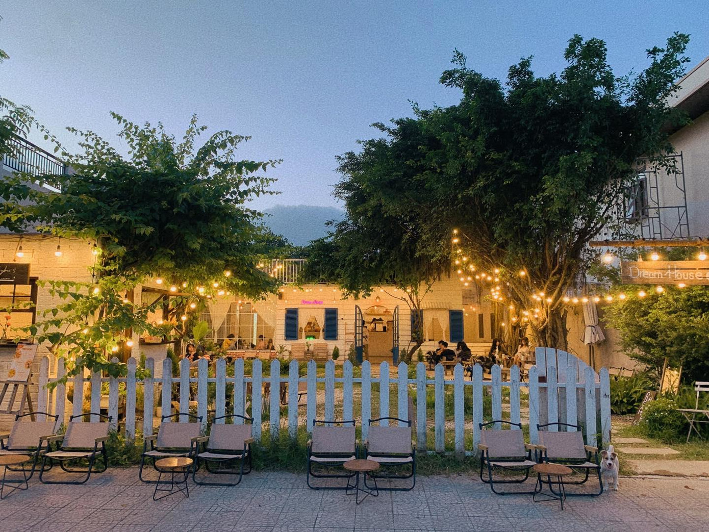 Quán cà phê ở Đà Nẵng gây tranh cãi khi từ chối phục vụ khách hàng dưới 12 tuổi. (Ảnh: Fanpage D.H. Coffee)