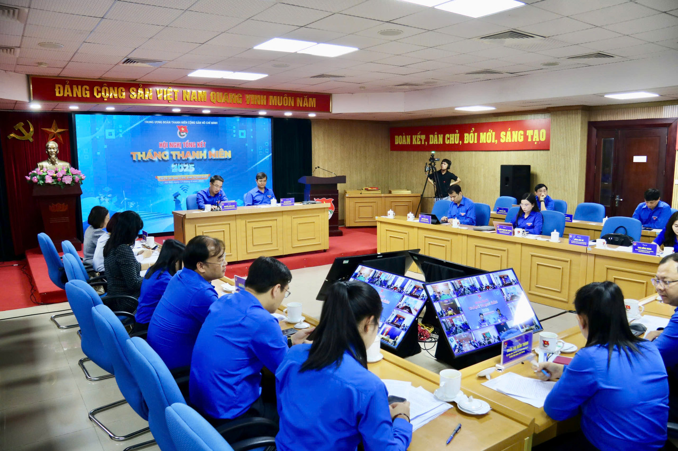 Toàn cảnh hội nghị. Toàn cảnh hội nghị.