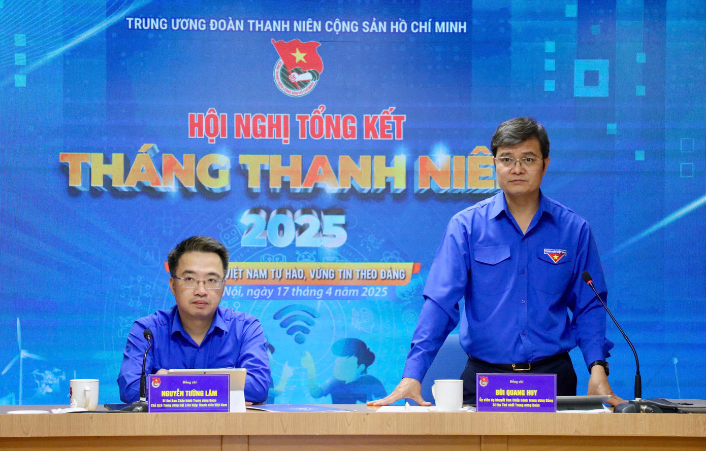 Đồng chí Bùi Quang Huy và đồng chí Nguyễn Tường Lâm chủ trì hội nghị. Đồng chí Bùi Quang Huy và đồng chí Nguyễn Tường Lâm chủ trì hội nghị.