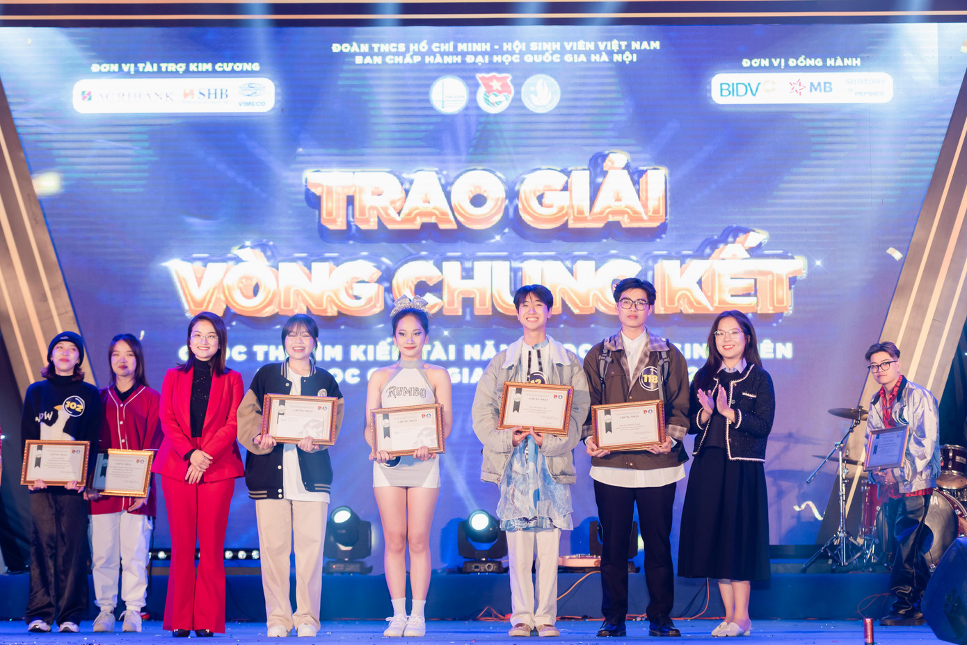 Lần lượt giải thưởng cuộc thi đã gọi tên các đội tham gia tranh tài. Lần lượt giải thưởng cuộc thi đã gọi tên các đội tham gia tranh tài.