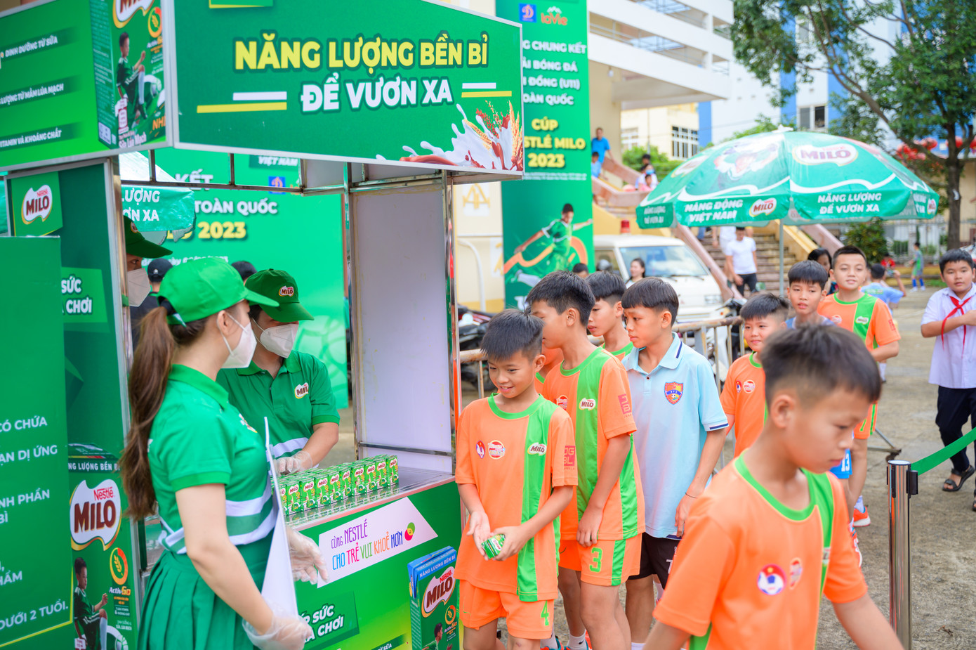 Nhãn hàng Nestlé MILO cũng đã tài trợ nhiều hạng mục khác bao gồm đồng phục thi đấu, sữa và nước uống cùng giả. Nhãn hàng Nestlé MILO cũng đã tài trợ nhiều hạng mục khác bao gồm đồng phục thi đấu, sữa và nước uống cùng giả.
