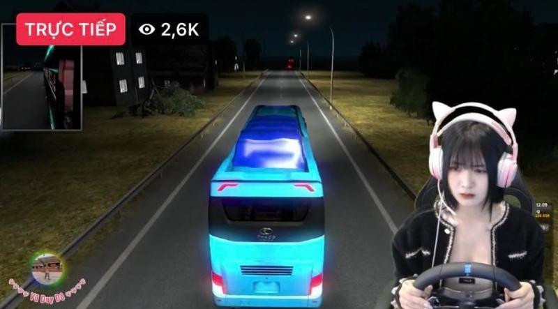 Quỳnh Alee đã không kiềm chế được và bật khóc trước gần 3K người xem trực tiếp.