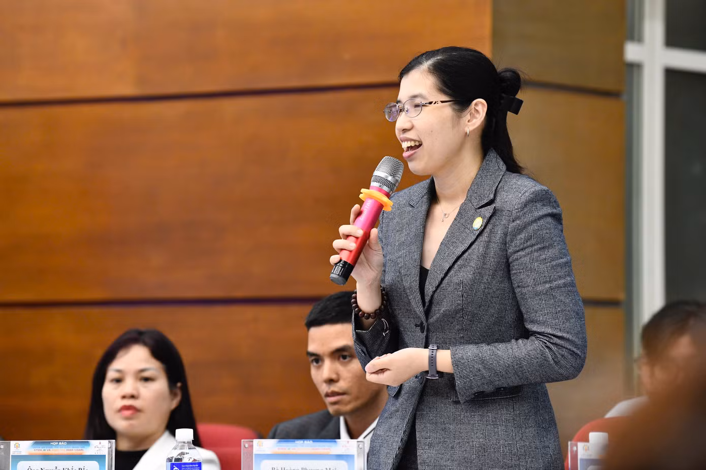 Bà Hoàng Phương Mai, Giám đốc Vận hành Tập đoàn Hanoi Telecom đồng thời là Tổng Giám đốc Học viện Công nghệ Tekmonk, đơn vị tổ chức giải đấu Tekmonk.