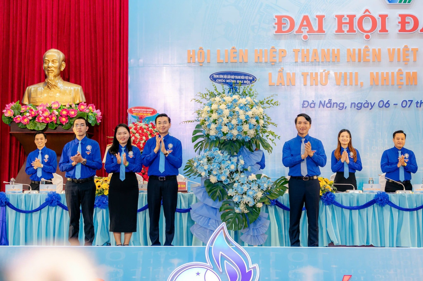 Trung ương Hội Liên hiệp thanh niên Việt Nam tặng hoa chúc mừng Đại hội.