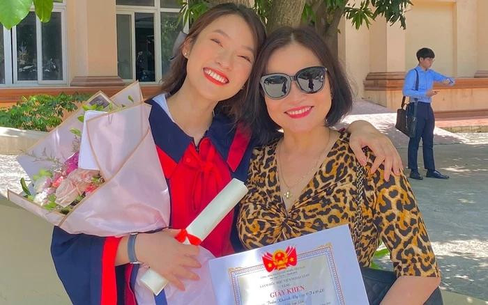 Không chỉ là một nữ MC tài năng, Khánh Vy còn là một người con vô cùng hiếu thảo. Không chỉ là một nữ MC tài năng, Khánh Vy còn là một người con vô cùng hiếu thảo.