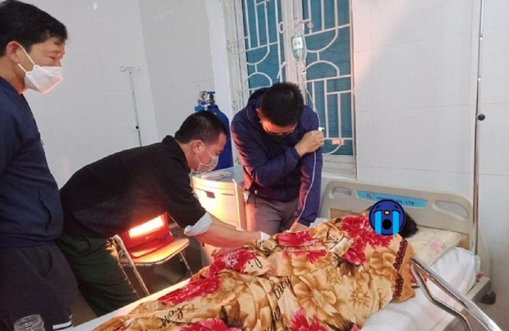 3 bạn học sinh ăn lá ngón may mắn đã được cấp cứu kịp thời. (Ảnh: Báo Công Lý) 3 bạn học sinh ăn lá ngón may mắn đã được cấp cứu kịp thời. (Ảnh: Báo Công Lý)