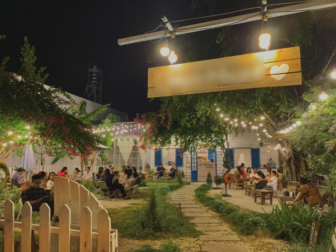 Không gian của D.H. Coffee.