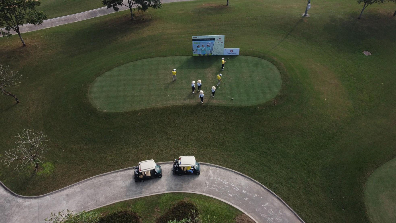 Sáng 20/11, Tiền Phong Golf Championship 2021 được tổ chức trên sân Kings Course và sân Mountainview thuộc BRG Kings Island Golf Resort (Đồng Mô, Sơn Tây, Hà Nội).