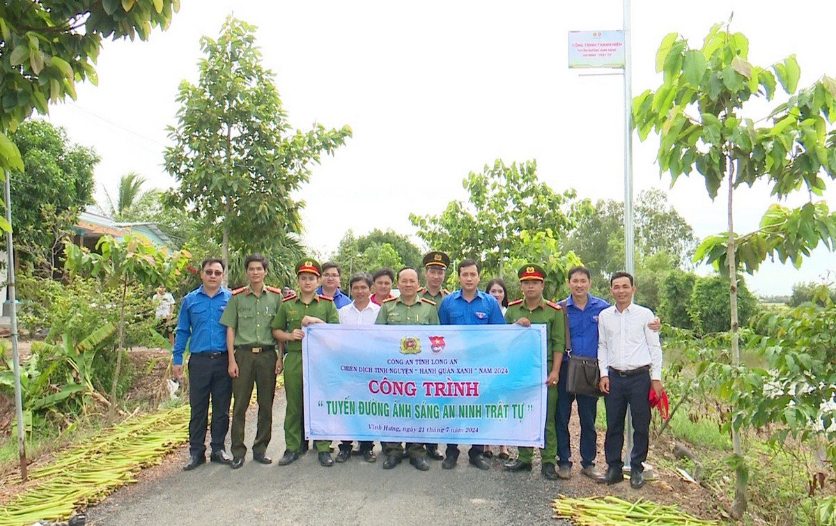 Khánh thành công trình “Tuyến đường ánh sáng an ninh trật tự”. Khánh thành công trình “Tuyến đường ánh sáng an ninh trật tự”.