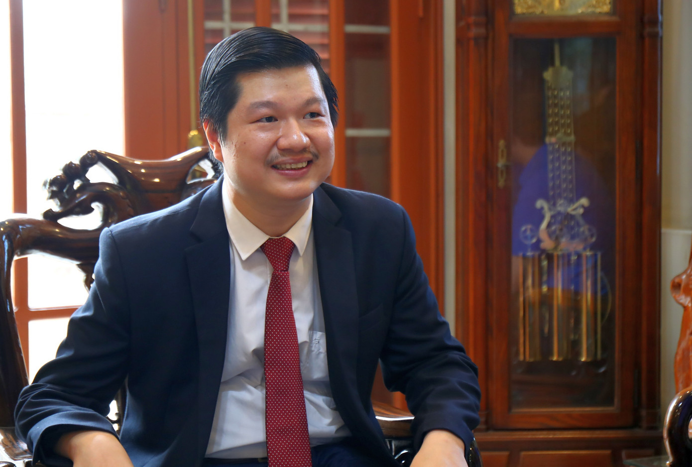 PGS.TS Lê Hoàng Sơn là nhà khoa học trẻ Việt Nam xuất sắc, 4 năm liên tiếp lọt tốp những nhà khoa học ảnh hưởng nhất trên thế giới - là một trong 10 gương mặt trẻ tiêu biểu của Thủ đô Hà Nội năm 2017. PGS.TS Lê Hoàng Sơn là nhà khoa học trẻ Việt Nam xuất sắc, 4 năm liên tiếp lọt tốp những nhà khoa học ảnh hưởng nhất trên thế giới - là một trong 10 gương mặt trẻ tiêu biểu của Thủ đô Hà Nội năm 2017.