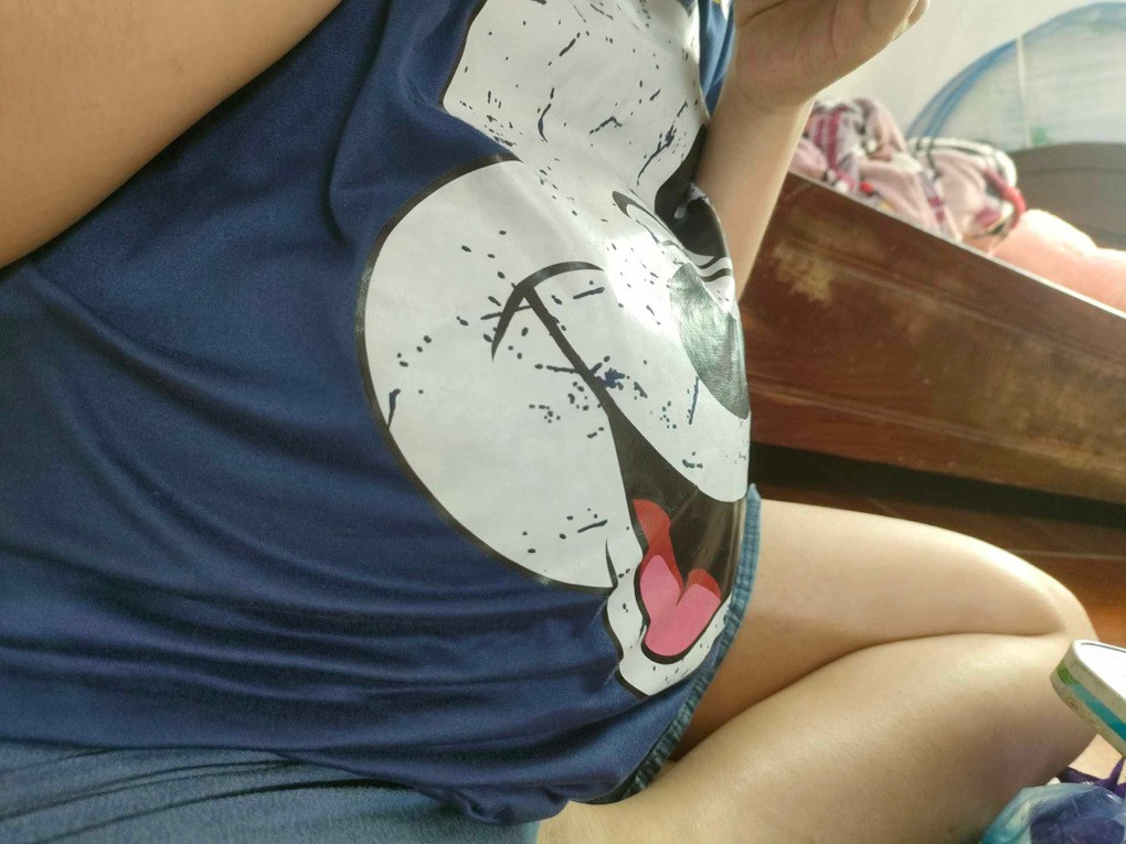 Bụng bầu của bé gái 12 tuổi. (Ảnh: G.Đ.) Bụng bầu của bé gái 12 tuổi. (Ảnh: G.Đ.)