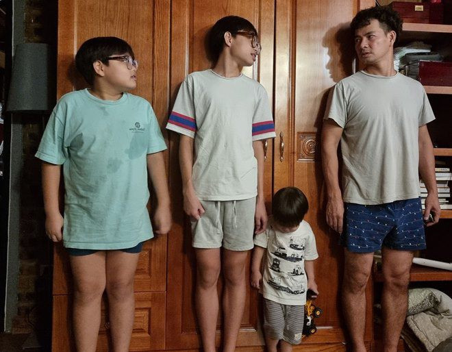 4 cha con nhà Xuân Bắc. 4 cha con nhà Xuân Bắc.