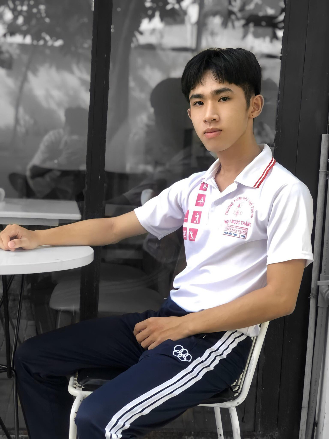 Cậu bạn Hữu Thịnh. Cậu bạn Hữu Thịnh.