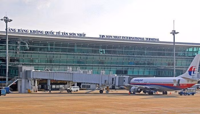 Sân bay quốc tế Tân Sơn Nhất tạm dừng việc nhập cảnh hành khách. (Ảnh minh hoạ từ Internet) Sân bay quốc tế Tân Sơn Nhất tạm dừng việc nhập cảnh hành khách. (Ảnh minh hoạ từ Internet)