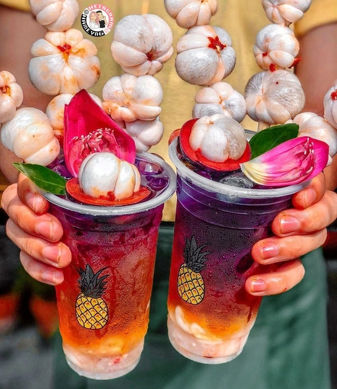 Vào những ngày trời nắng hay cảm thấy nóng trong người thì hãy "làm mát" bằng 1 ly trà hoa đậu biếc măng cụt nhé. (Ảnh: @hetmydiscovery) Vào những ngày trời nắng hay cảm thấy nóng trong người thì hãy "làm mát" bằng 1 ly trà hoa đậu biếc măng cụt nhé. (Ảnh: @hetmydiscovery)