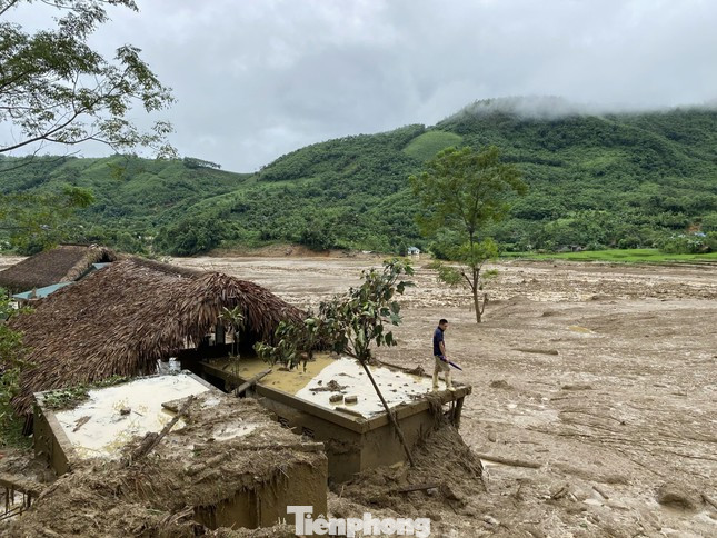 Trận lũ quét kinh hoàng xảy ra vào sáng nay (10/9), tại xã Phúc Khánh, huyện Bảo Yên, tỉnh Lào Cai khiến 15 người chết, hơn 100 người mất tích. (Ảnh: TPO) Trận lũ quét kinh hoàng xảy ra vào sáng nay (10/9), tại xã Phúc Khánh, huyện Bảo Yên, tỉnh Lào Cai khiến 15 người chết, hơn 100 người mất tích. (Ảnh: TPO)