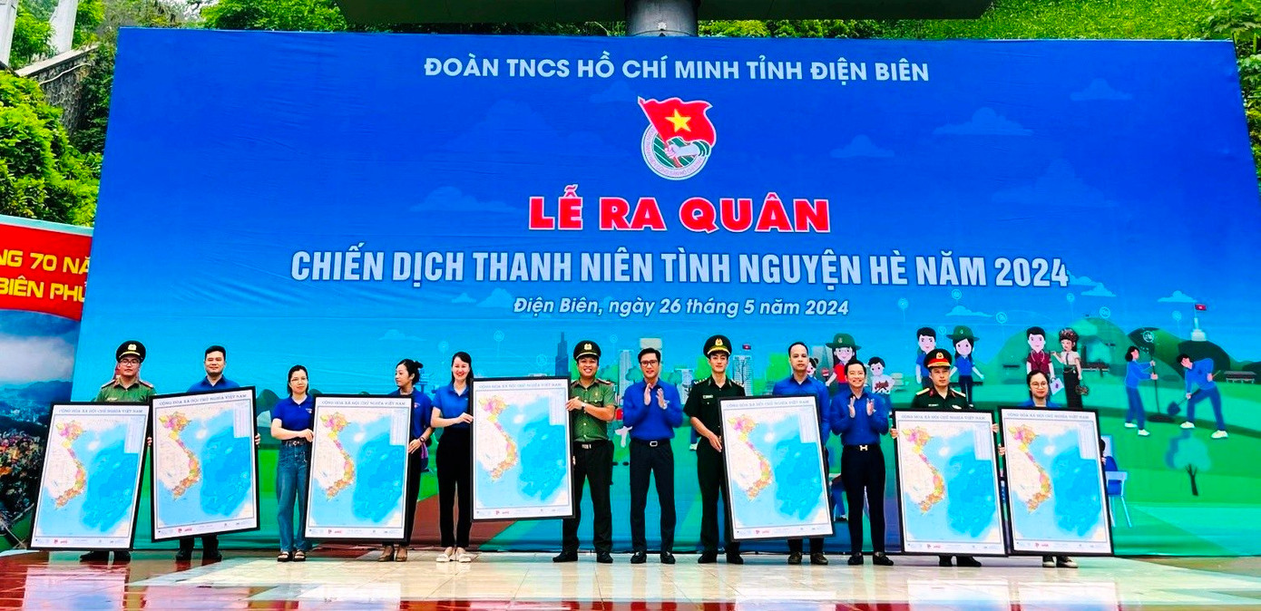 Ban Thường vụ Tỉnh đoàn trao tặng bản đồ Việt Nam hưởng ứng cuộc vận động “Tự hào một dải non sông” cho các huyện, thị, thành đoàn và đoàn trực thuộc. Ban Thường vụ Tỉnh đoàn trao tặng bản đồ Việt Nam hưởng ứng cuộc vận động “Tự hào một dải non sông” cho các huyện, thị, thành đoàn và đoàn trực thuộc.