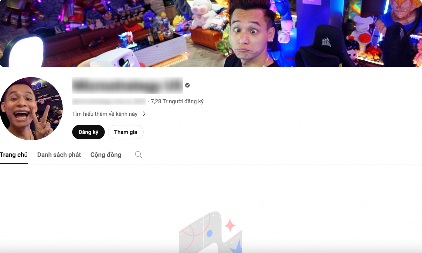 Giao diện khuya 2/4 trên kênh YouTube của Độ Mixi. Giao diện khuya 2/4 trên kênh YouTube của Độ Mixi.