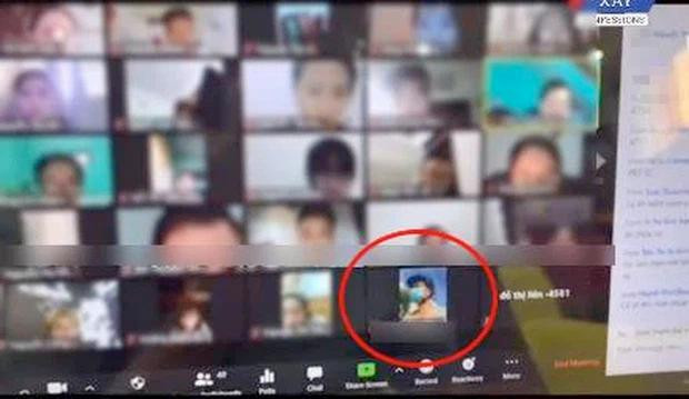 Cô giáo phát hiện nam sinh vừa học online vừa đi chợ cho mẹ.