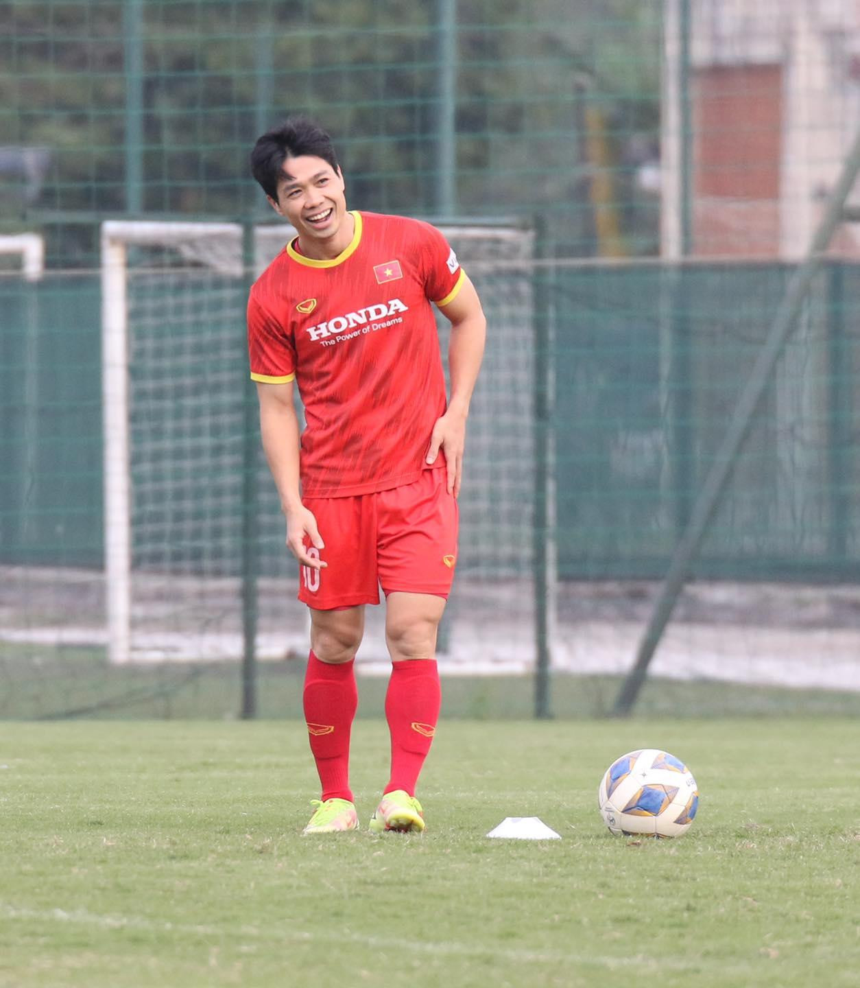 HLV Park vô tình tiết lộ việc Công Phượng xây nhà ở Pleiku (Gia Lai). HLV Park vô tình tiết lộ việc Công Phượng xây nhà ở Pleiku (Gia Lai).