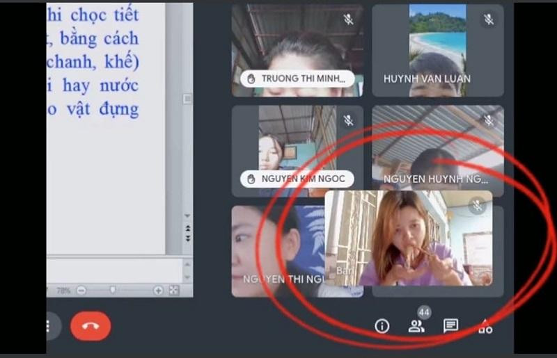 Ăn vụng khi học online cũng hồi hộp ra phết. Ăn vụng khi học online cũng hồi hộp ra phết.