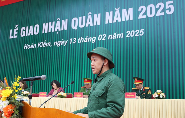 Đồng chí Phạm Trung Anh đại diện cho tuổi trẻ quận Hoàn Kiếm phát biểu nhận nhiệm vụ. Đồng chí Phạm Trung Anh đại diện cho tuổi trẻ quận Hoàn Kiếm phát biểu nhận nhiệm vụ.