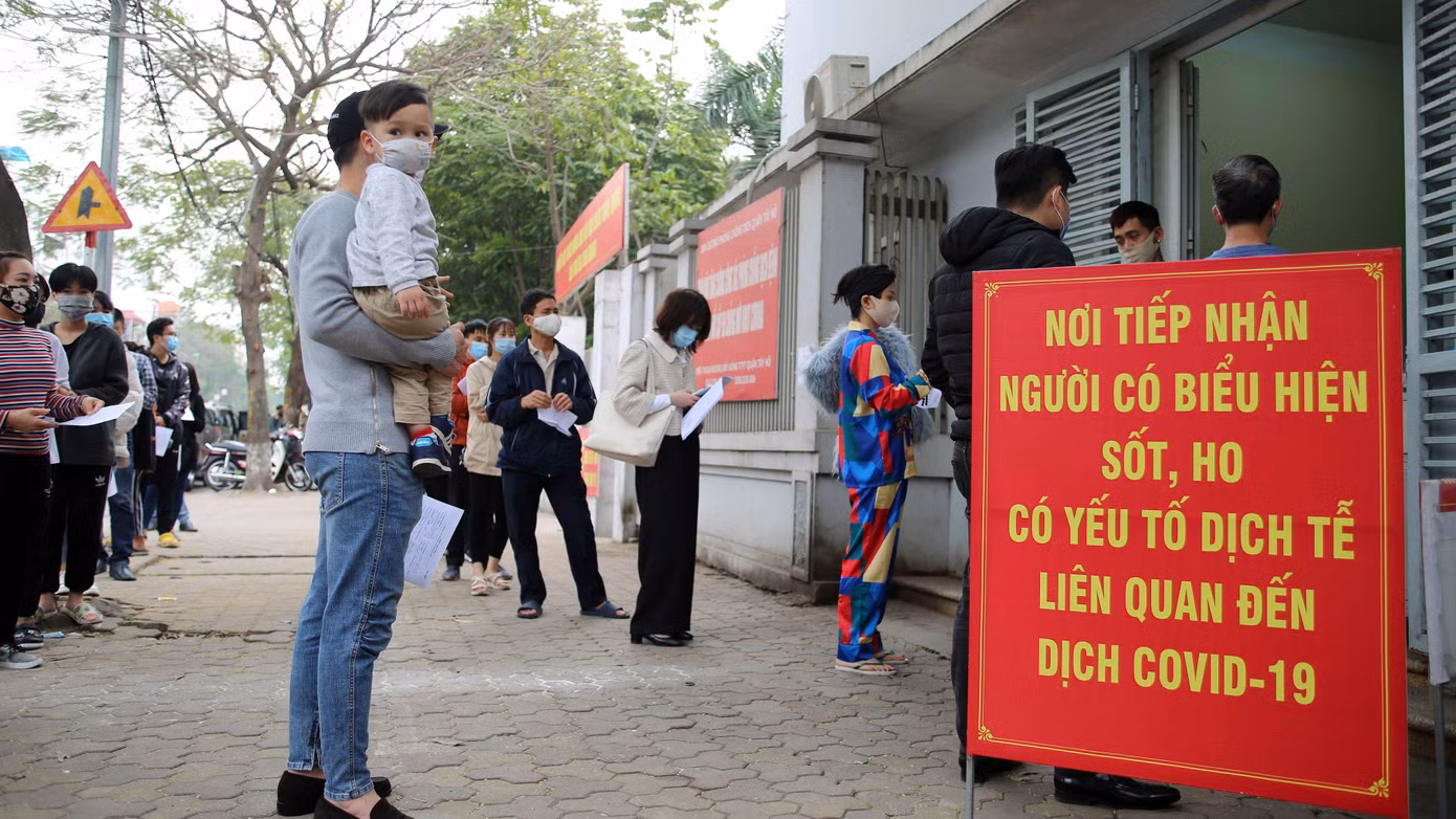 Không riêng TP.HCM, các tỉnh và thành phố trên cả nước đang đẩy mạnh công tác phòng chống dịch trước các diễn biến phức tạp của dịch COVID-19 tại Đông Nam Á. Ảnh: TPO