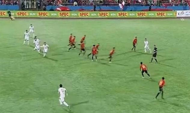 Tình huống 6 cầu thủ Việt Nam rơi vào thế việt vị.