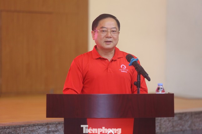 Nhà báo Lê Xuân Sơn - Tổng biên tập Báo Tiền Phong, Trưởng Ban tổ chức Chủ Nhật Đỏ. (Ảnh: Duy Phạm)