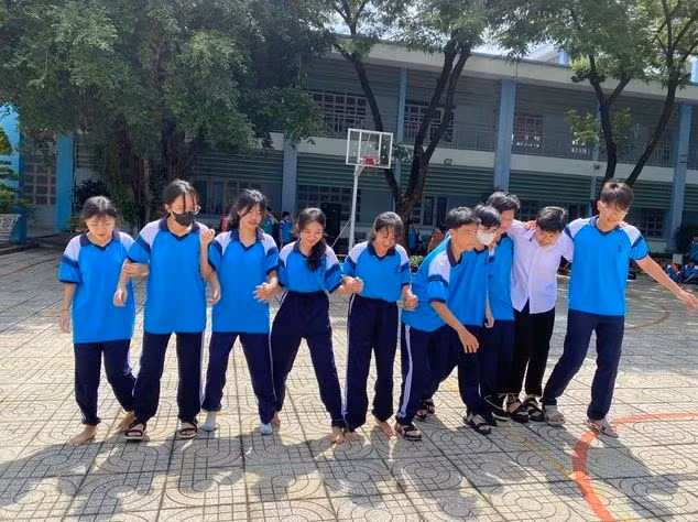 Trường THPT Thạnh Lộc với giờ ra chơi không điện thoại.