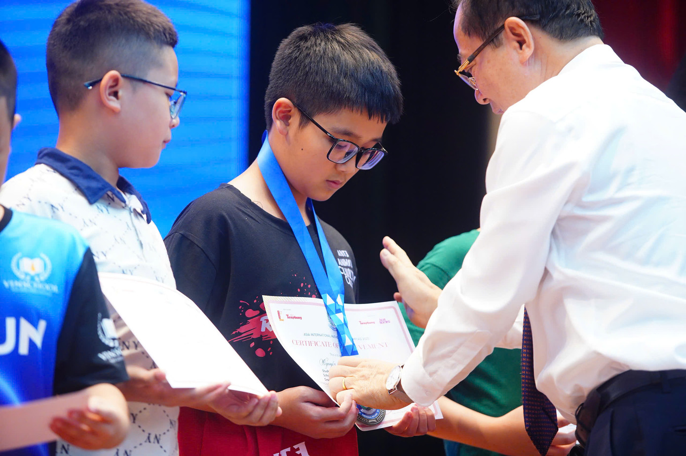 Từ kết quả chung cuộc, cuộc thi sẽ chọn ra những tài năng toán học trẻ đại diện Việt Nam chinh chiến tại đấu trường AIMO quốc tế. - Ảnh: Duy Phạm Từ kết quả chung cuộc, cuộc thi sẽ chọn ra những tài năng toán học trẻ đại diện Việt Nam chinh chiến tại đấu trường AIMO quốc tế. - Ảnh: Duy Phạm