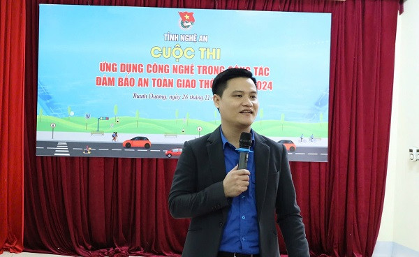 Đồng chí Nguyễn Mạnh Phong, Phó Bí thư Tỉnh Đoàn Nghệ An phát biểu tại cuộc thi. Đồng chí Nguyễn Mạnh Phong, Phó Bí thư Tỉnh Đoàn Nghệ An phát biểu tại cuộc thi.