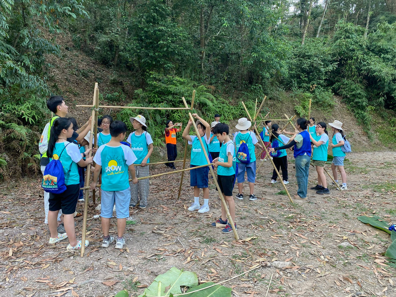 Trại Hè Làng Háo Hức thu hút hàng nghìn trại sinh mỗi năm. Trại Hè Làng Háo Hức thu hút hàng nghìn trại sinh mỗi năm.