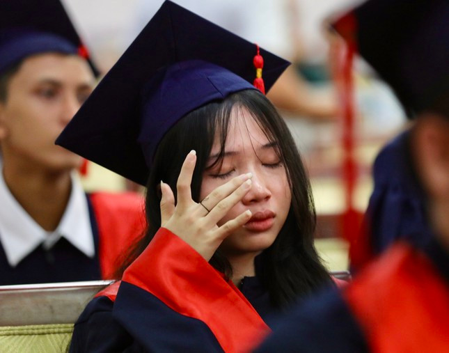 Nhiều bạn trẻ rơi nước mắt vì xúc động khi nghe câu chuyện của Hậu.