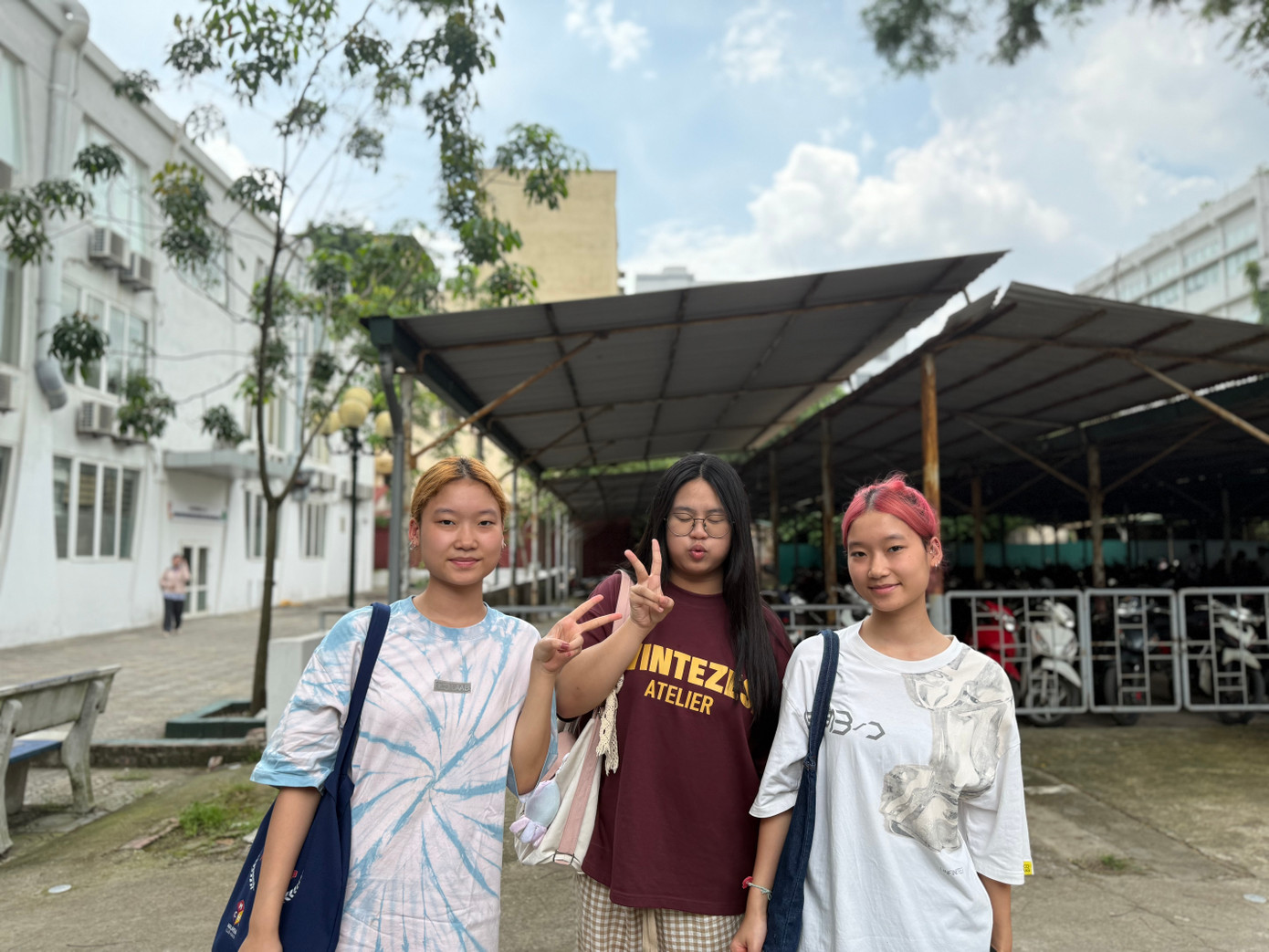 3 bạn học sinh lớp 10 Trường THPT Nguyễn Siêu (Hà Nội).