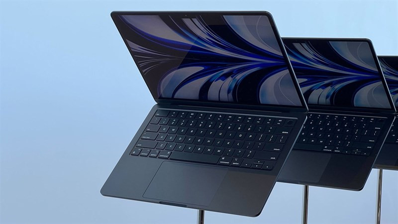 MacBook Air M2 là mẫu MacBook đầu tiên Apple áp dụng màu đen. (Ảnh: iMore) MacBook Air M2 là mẫu MacBook đầu tiên Apple áp dụng màu đen. (Ảnh: iMore)