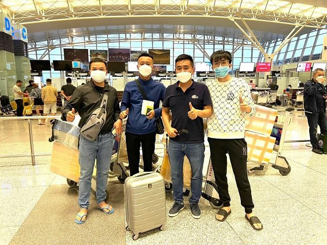 Quang Linh Vlogs cùng nhóm bạn về Việt Nam trong dịp Tết Nguyên đán 2022.