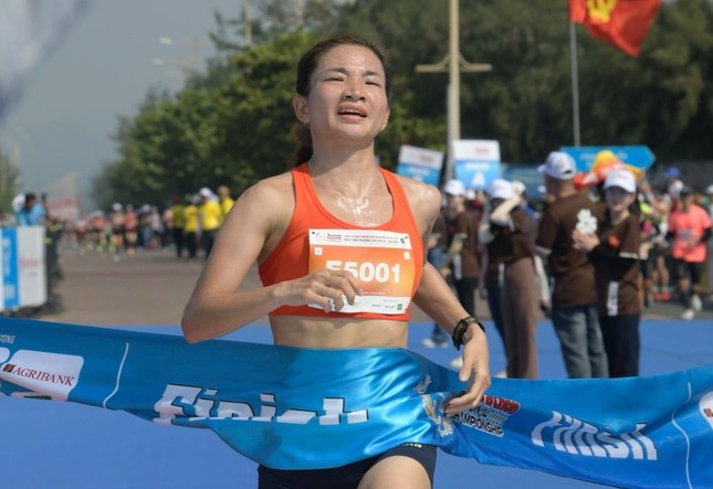 Về nhất ở cự ly 5km, Nguyễn Thị Oanh có lần thứ 8 liên tiếp đăng quang ở Tiền Phong Marathon. Thành tích tại Phú Yên của Nguyễn Thị Oanh rất tốt, với 16 phút 44 giây. Tại Lai Châu năm 2023, Oanh về nhất với thành tích 17 phút 29 giây.