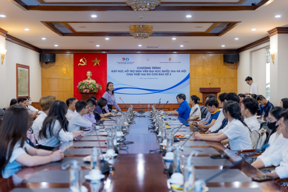 Bí thư Đoàn Đại học Quốc gia Hà Nội Hứa Thanh Hoa chia sẻ đầy xúc động tại chương trình.
