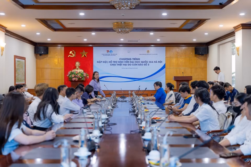 Bí thư Đoàn Đại học Quốc gia Hà Nội Hứa Thanh Hoa chia sẻ đầy xúc động tại chương trình.