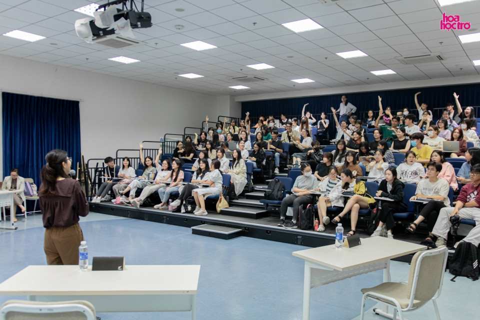 Các thí sinh hào hứng khám phá ra tên gọi “xứ sở Kiwi” được bắt nguồn từ loài chim kiwi - một biểu tượng quan trọng của quốc gia này. Các thí sinh hào hứng khám phá ra tên gọi “xứ sở Kiwi” được bắt nguồn từ loài chim kiwi - một biểu tượng quan trọng của quốc gia này.