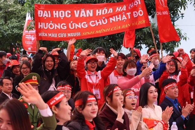 Không khí sôi nổi tại ngày hội hiến máu Chủ nhật Đỏ. (Ảnh: Như Ý)