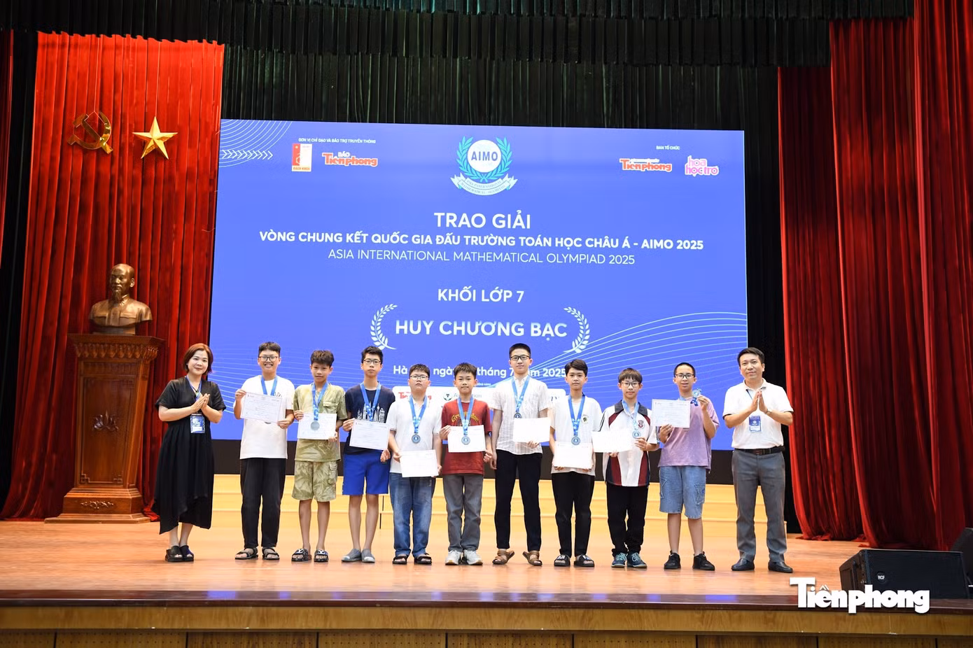 Thí sinh cấp THCS đạt Huy chương Bạc.