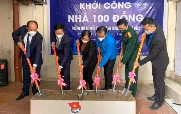 Khởi công xây dựng Ngôi nhà 100 đồng. Khởi công xây dựng Ngôi nhà 100 đồng.