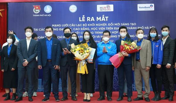 Ra mắt mạng lưới 16 Câu lạc bộ Đổi mới sáng tạo và chuyển đổi số tại các trường đại học, học viện, Hội Sinh viên và Thanh niên Việt Nam tại nước ngoài.