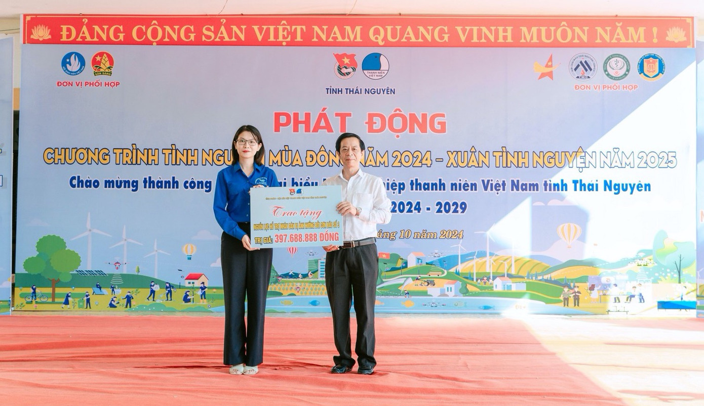 Tuổi trẻ Thái Nguyên trao gần 400 triệu đồng cho Ủy ban MTTQ Việt nam tỉnh Thái Nguyên góp phần khắc phục hậu quả của cơn bão số 3. Tuổi trẻ Thái Nguyên trao gần 400 triệu đồng cho Ủy ban MTTQ Việt nam tỉnh Thái Nguyên góp phần khắc phục hậu quả của cơn bão số 3.